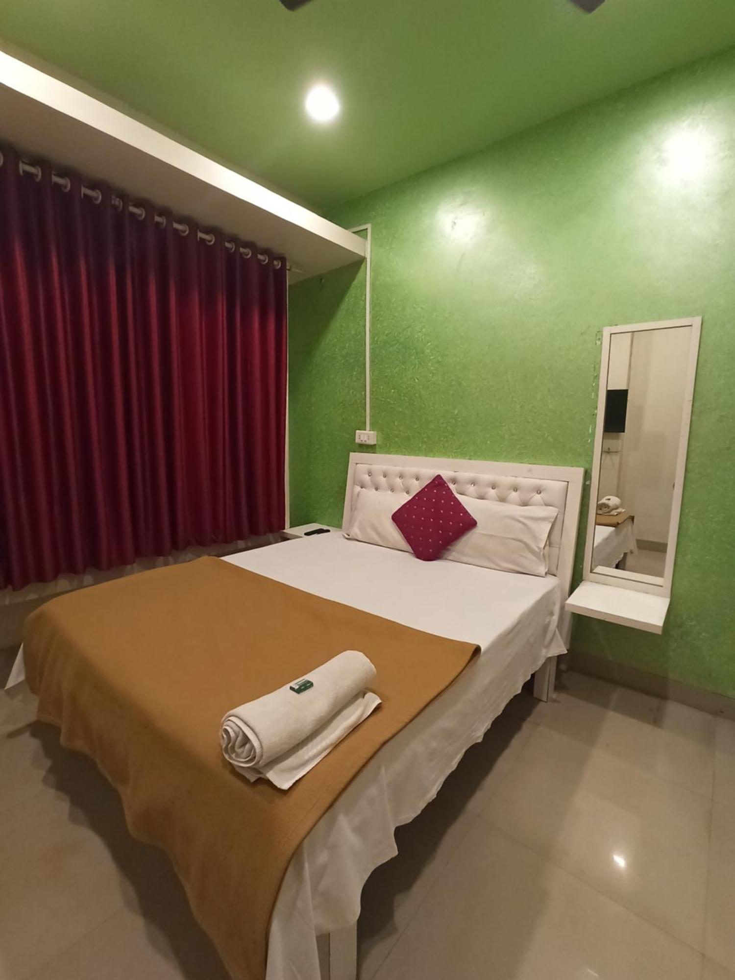 Malwade Motel Pune Extérieur photo
